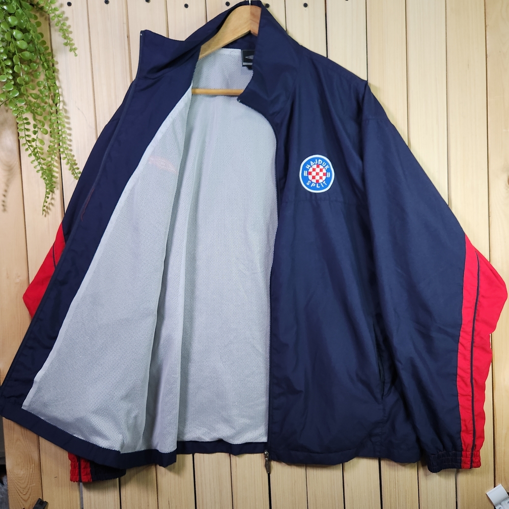 Vintage Umbro Windbreaker Navy and Red Men's Jacket - Picture 6 of 14